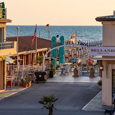 Апартаменти Vistamare, Superior On Viareggio's Promenade В'яреджо