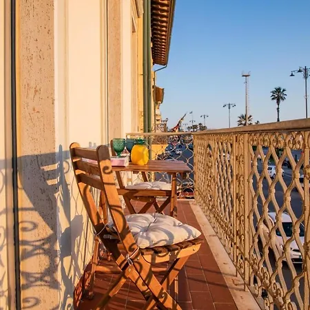 Vistamare, Superior On Viareggio's Promenade Apartment *