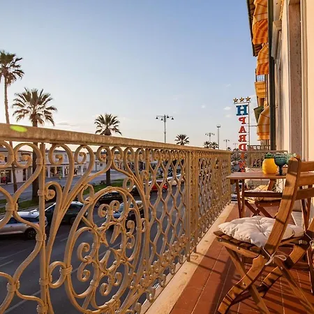 Apartment Vistamare, Superior On Viareggio's Promenade