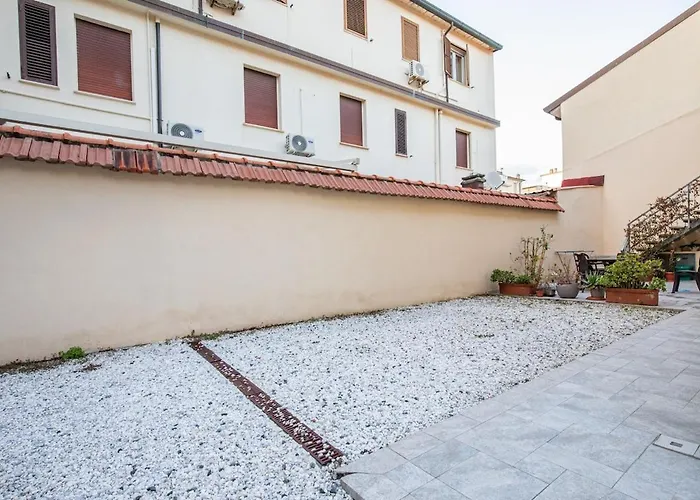 Vistamare, Superior On Viareggio's Promenade * В'яреджо