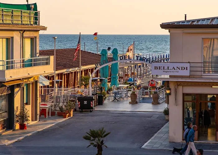 Апартаменти Vistamare, Superior On Viareggio's Promenade В'яреджо
