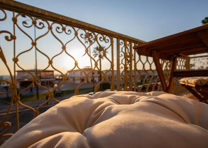 Apartment Vistamare, Superior On Viareggio's Promenade *