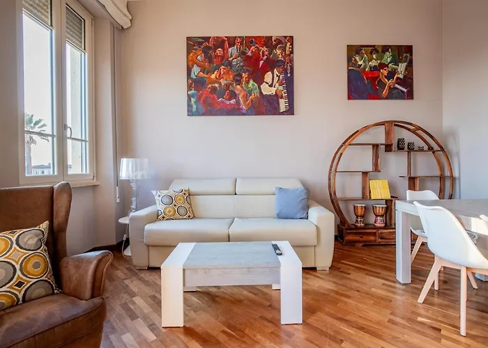 Vistamare, Superior On Viareggio's Promenade В'яреджо