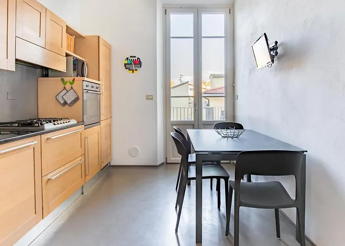 Vistamare, Superior On Viareggio's Promenade Apartment