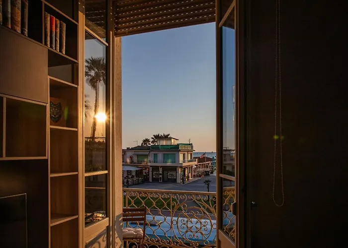Vistamare, Superior On Viareggio's Promenade Апартаменти В'яреджо