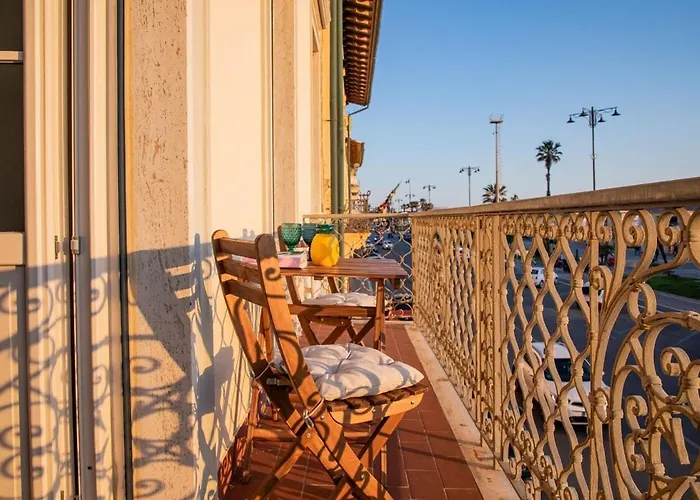 Vistamare, Superior On Viareggio's Promenade Апартаменти *