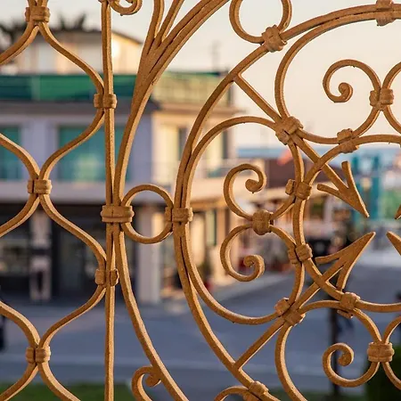 Apartment Vistamare, Superior On Viareggio's Promenade *