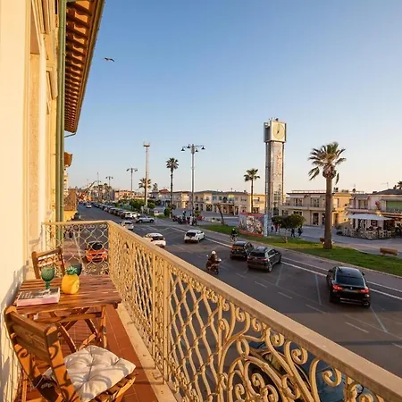 Vistamare, Superior On Viareggio's Promenade