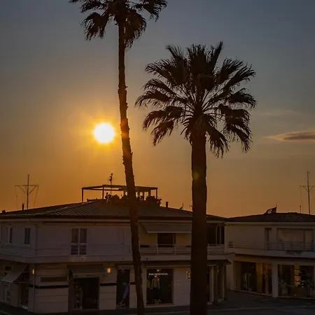 아파트 Vistamare, Superior On Viareggio's Promenade *