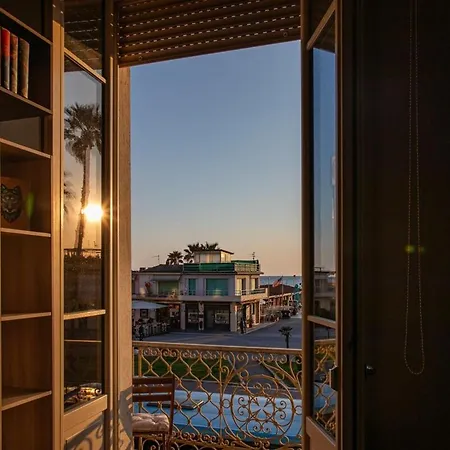 Vistamare, Superior On Viareggio's Promenade 아파트 비아레지오
