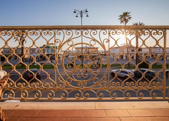 Vistamare, Superior On Viareggio's Promenade Viareggio