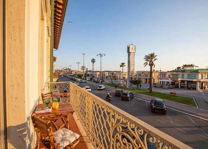 Vistamare, Superior On Viareggio's Promenade